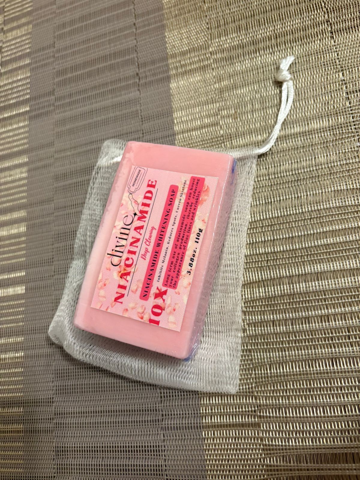 Divine Niacinamide Deep Cleansing Whitening Soap